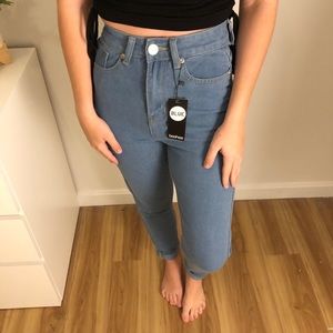 High waisted light wash skinny Jean